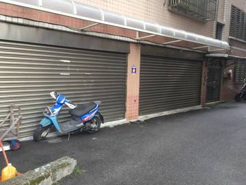 竿蓁華廈